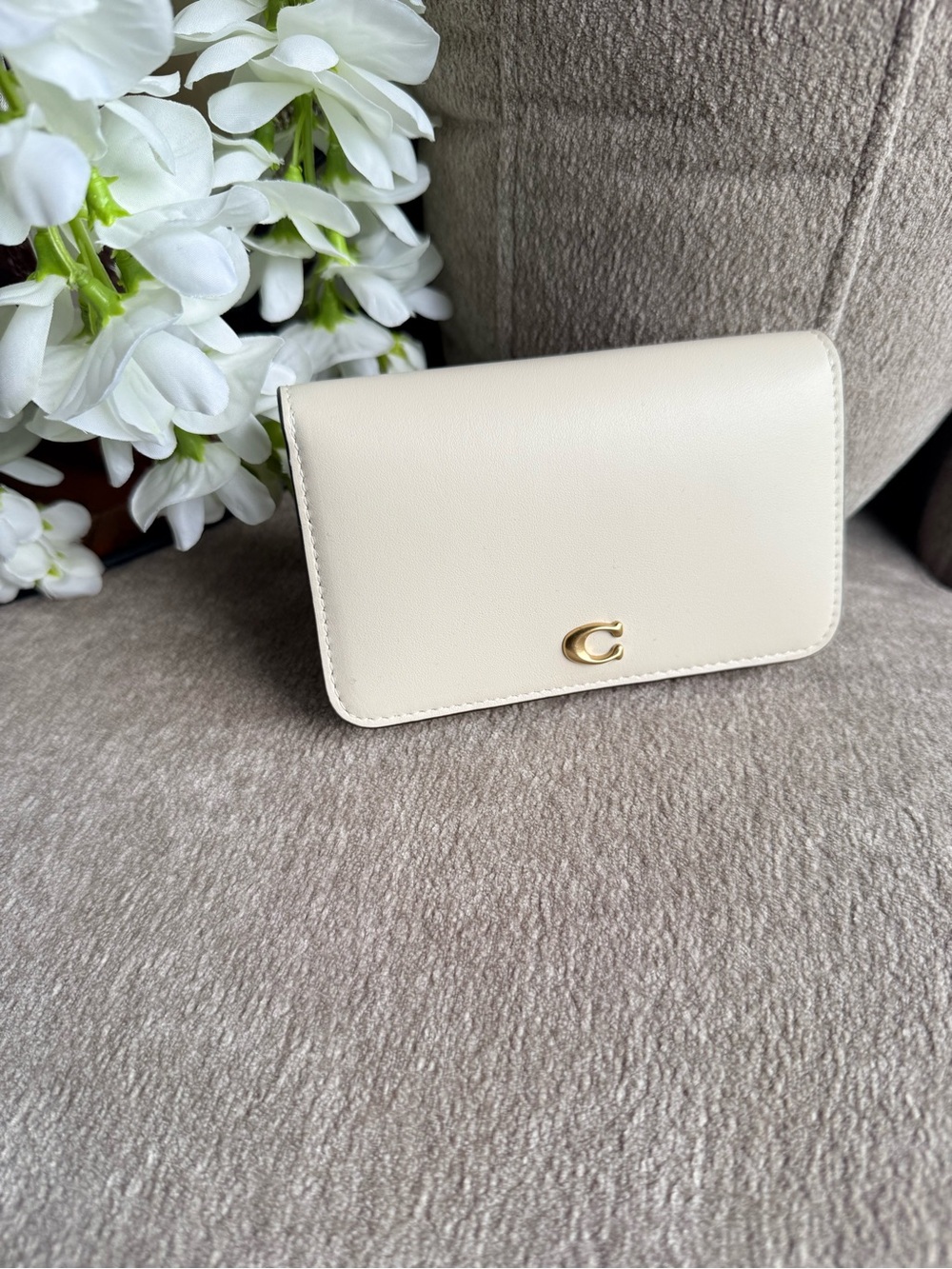 Coach Cream Chalk Leather Compact Wallet with Signature 'C' NWT